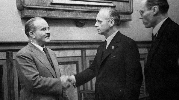 75 г. след пакта Молотов-Рибентроп разделена Европа все още е на дневен ред