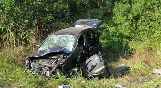 48-годишна жена, управлявала лек автомобил „Опел“, е пострадала при катастрофа