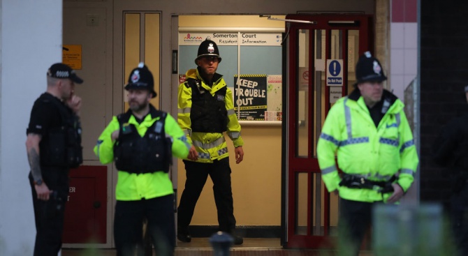 Трима души загинаха след удар от влак в Лондон, предаде