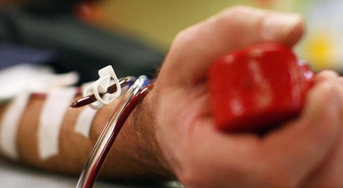 Кръводарителите намаляват драстично, по тази причина масово лекари даряват кръв,