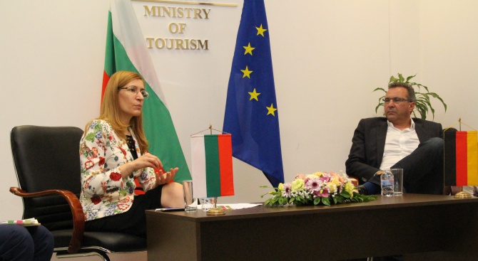 Министърът на туризма Николина Ангелкова представи приоритетите и стратегията в