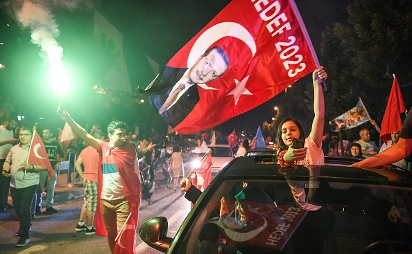 Турският президент Реджеп Тайип Ердоган печели президентските избори с абсолютно