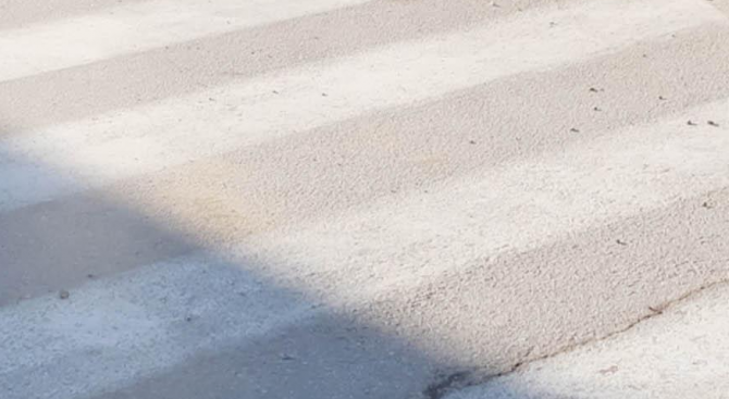 Над 170 пешеходни пътеки тип "зебра" се обновяват в момента