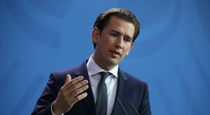 Австрийският канцлер Себастиан Курц обвини някои групи имигранти, че внасят
