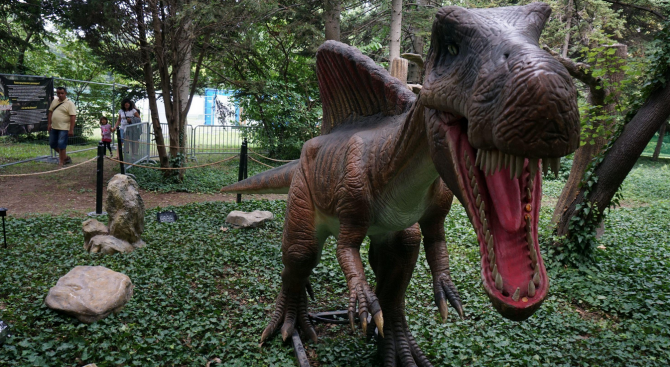 Световно известната зрелищна изложба „Живите динозаври“ се завърна във Варна