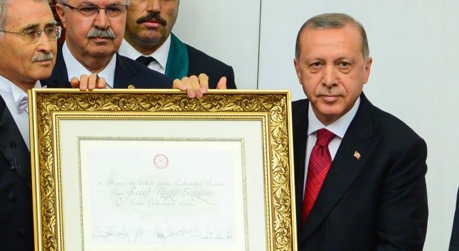 След 95 години парламентарна система в Турция клетва положи президентът
