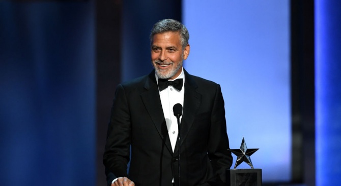Киноактьорът Джордж Клуни е бил хоспитализиран, след като е попаднал
