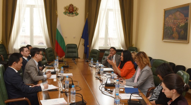 Министър Лиляна Павлова проведе среща с представители на екипа на