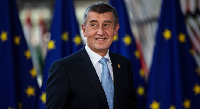 Чешкият министър-председател Андрей Бабиш подписа споразумение за подялба на властта