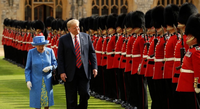 Американският президент Доналд Тръмп се срещна днес с британската кралица