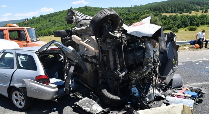 Двама души са загинали при катастрофа на пътя Варна -