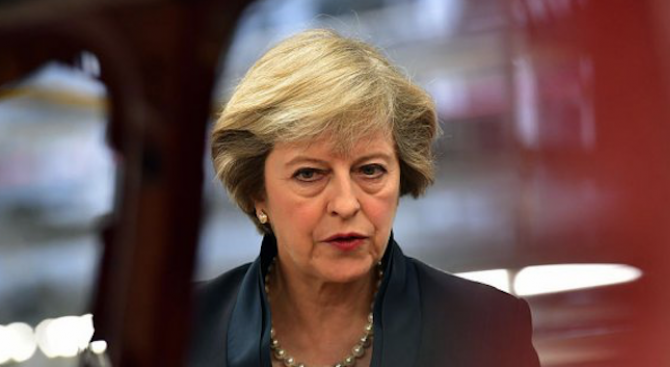 Британската премиерка Тереза Мей предупреди членове на управляващата Консервативна партия,