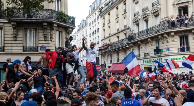 Празненства и сълзи след финала на Световното първенство по футбол