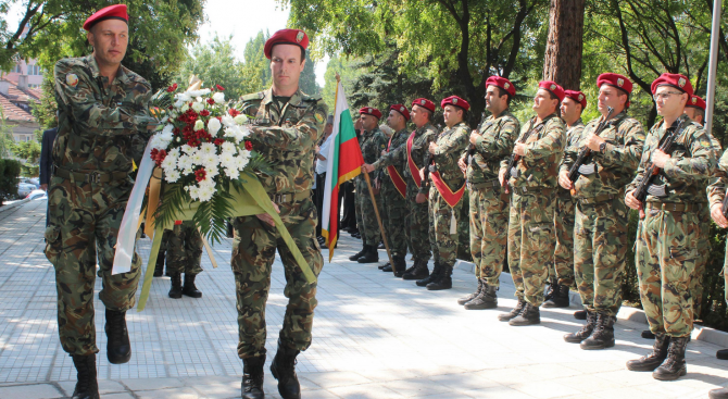С участието на представителни военни подразделения на Българската армия в