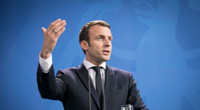 Френският президент Еманюел Макрон уволни своя съветник Александър Бенала, предаде