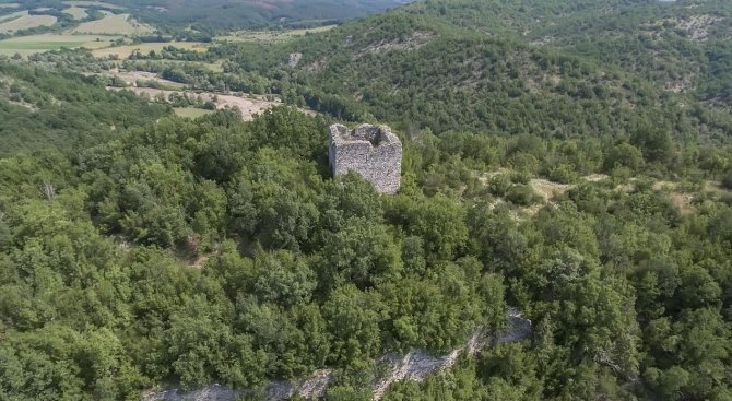 Оловен печат, какъвто досега не е откриван в България, откриха