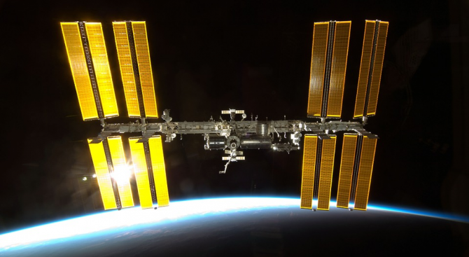 Руският товарен кораб "Прогрес МС-08" повдигна орбитата на Международната космическа