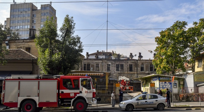 Пожар избухна тази нощ в София. Огънят е пламнал в