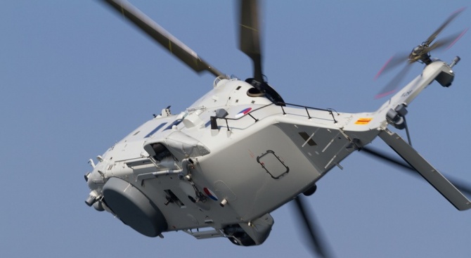 Граждански хеликоптер падна на паркинг в Пекин, след като пилотът