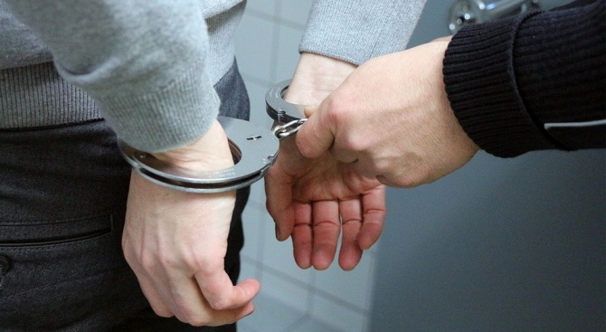 Двама мъже, задържани в ареста в Колмар, Източна Франция, пробиха