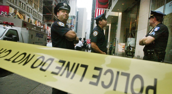 Четирима души бяха застреляни в жилищна сграда в нюйоркския район