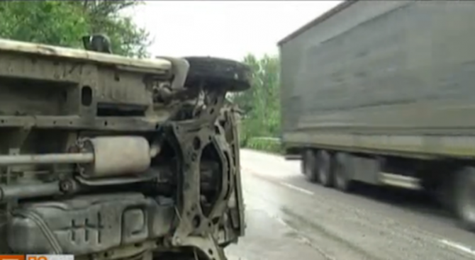 Катастрофа на международния път Е-79 между Мездра и Враца. Четирима