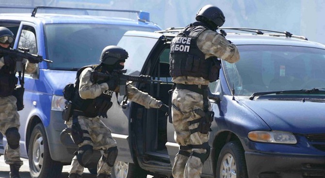 Полицейска акция се провежда на изходите на Бургас. Масирано присъствие