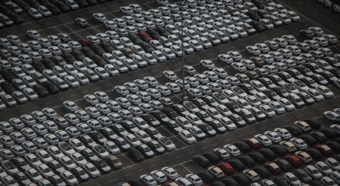 Вносът на автомобили в Китай се сви през юни с