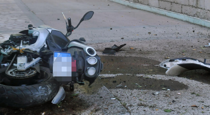 26-годишен мотоциклетист е със счупен крак след инцидент на пътя
