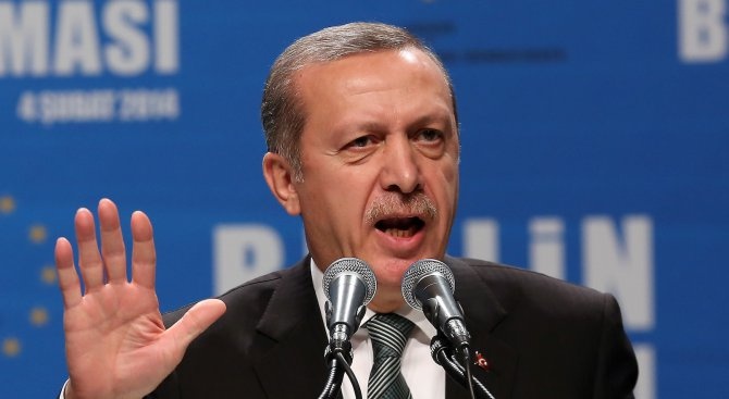 Турският президент Реджеп Тайип Ердоган разговаря вчера по телефона с