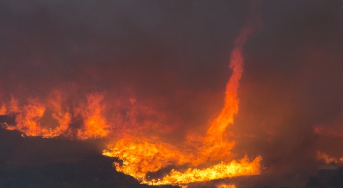 Големи пожари бушуват на островите Закинтос и Андрос. Спомените от