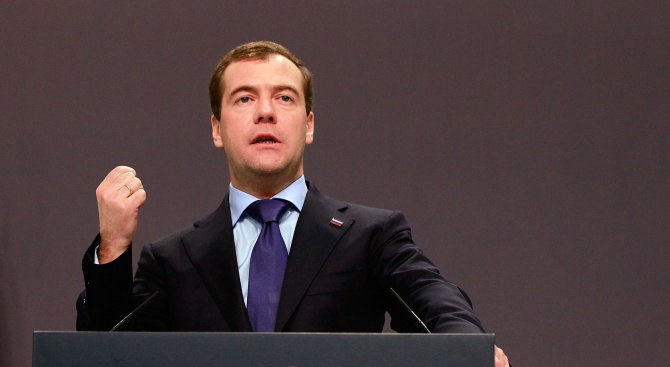 Изправени сме пред търговска война, каза руският премиер Дмитрий Медведев,