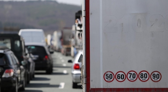 Интензивен е трафикът на българо-гръцката граница, съобщиха от „Гранична полиция“.