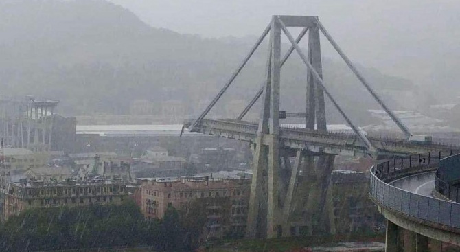 Мост се срути на автомагистрала край Генуа, предаде Би Би