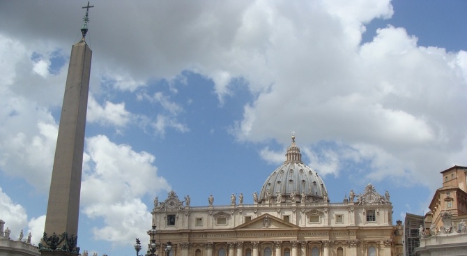 Ватиканът заяви, че изпитва срам и тъга, след като съдебни