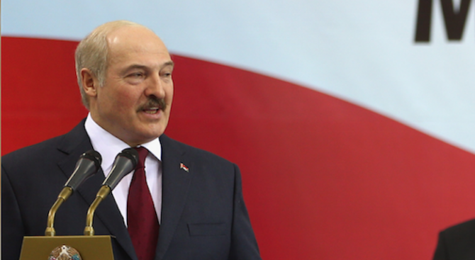 Беларуският президент Александър Лукашенко смени днес министър-председателя на страната, вицепремиерите