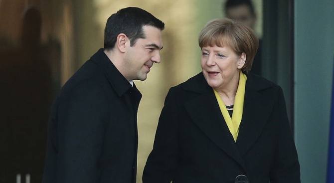 Гръцкият премиер Алексис Ципрас бе играчка на германския канцлер Ангела