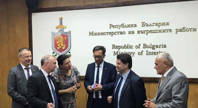 Министърът на вътрешните работи Валентин Радев и заместник-министър Красимир Ципов
