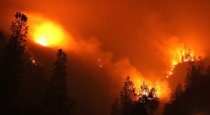 Пожари избухнаха в Черна гора, предаде сръбското радио Б92. Пламъци
