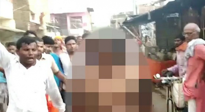 Жена, набедена от тълпа в Индия за убийството на мъж,