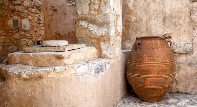 Археолози на остров Крит откриха непокътната гробница от минойската епоха,