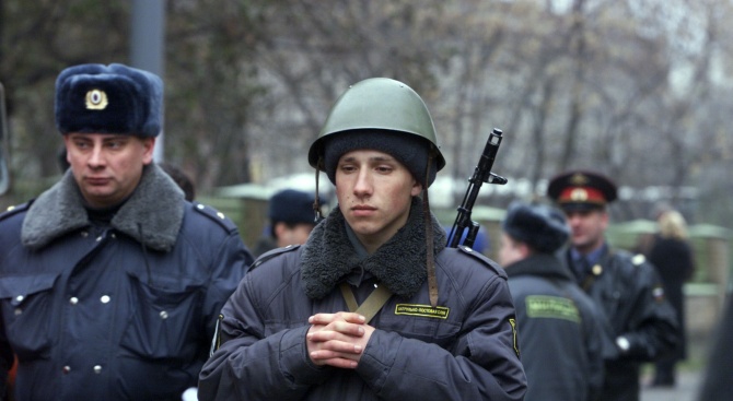 Кадри от вчерашната стрелба срещу полицаи в центъра на Москва,