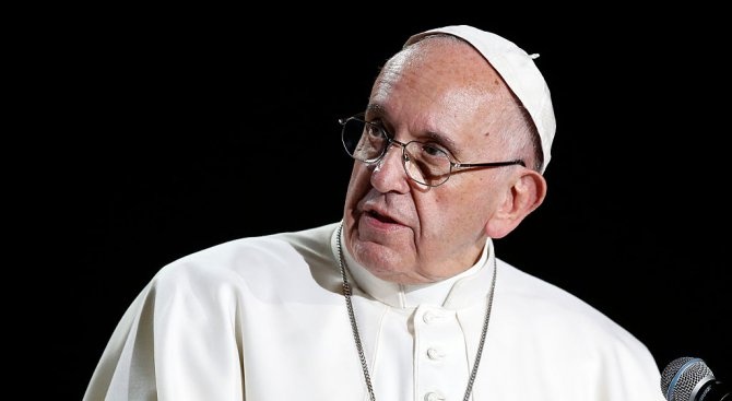 Папата отказа да коментира обвинения, че е прикривал американски кардинал,