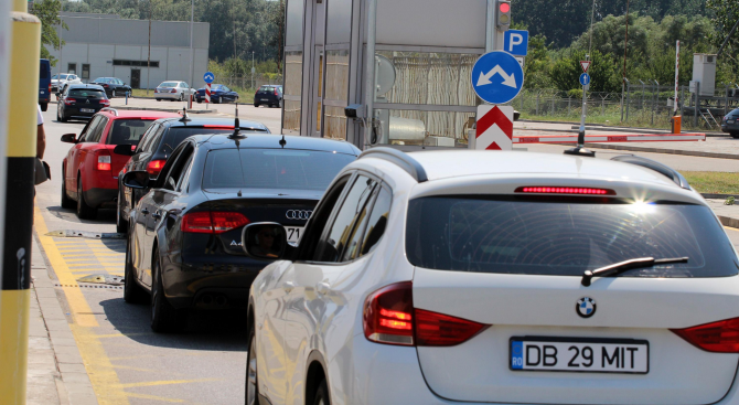 На българо-сръбската граница на ГКПП Калотина трафикът е интензивен на