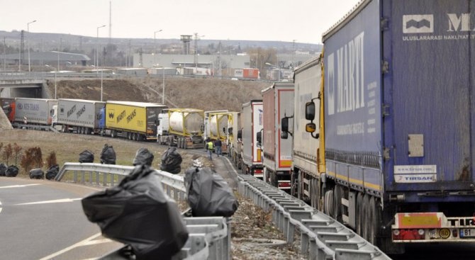 На българо-сръбската граница на ГКПП Калотина трафикът е интензивен на