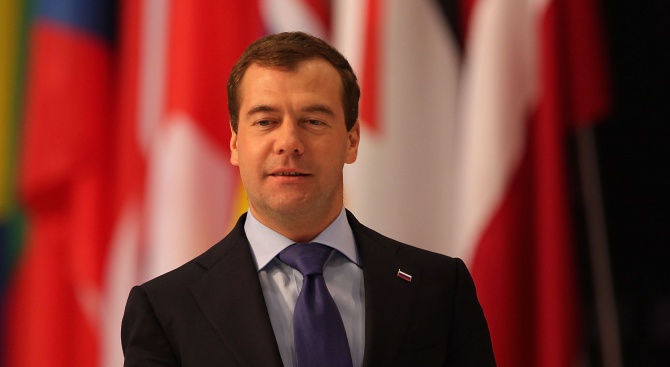 Руският премиер Дмитрий Медведев се появи след над двуседмично отсъствие,