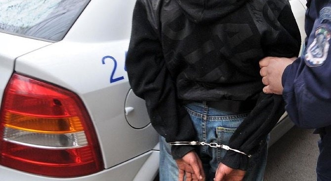21-годишен е задържан за 72 часа за грабеж в трамвай