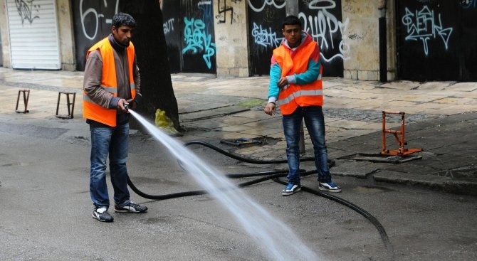 Започна есенното миене на улиците в община Перник. Това съобщиха