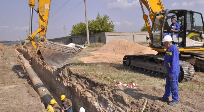 Започва рехабилитацията на водопроводната мрежа в село Крупник. Кметът на