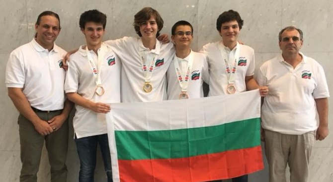 Четири медала, един златен и три бронзови, спечелиха българските ученици